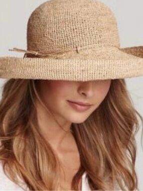 Helen Kaminski Handmade
Woven Travel Sun Hat
Straw Wide-Brim Sun Hat - Natural